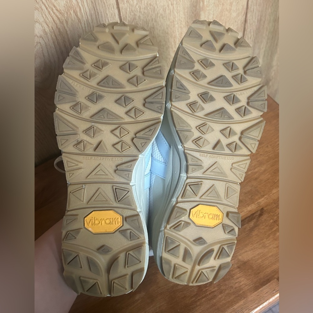 VEJA DEKKAN ALVEOMESH GRAVEL ICE SIZE 9 - Picture 7 of 13